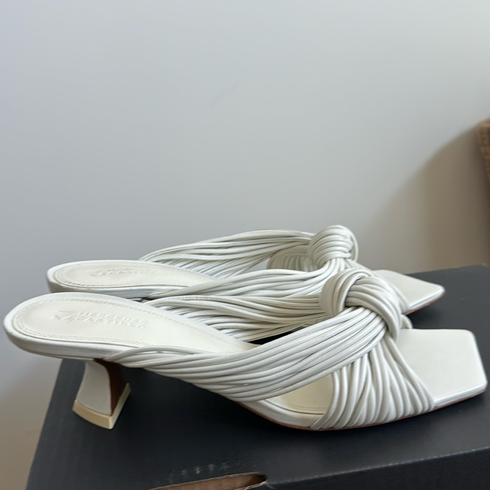 Mercedes Castillo 10.5